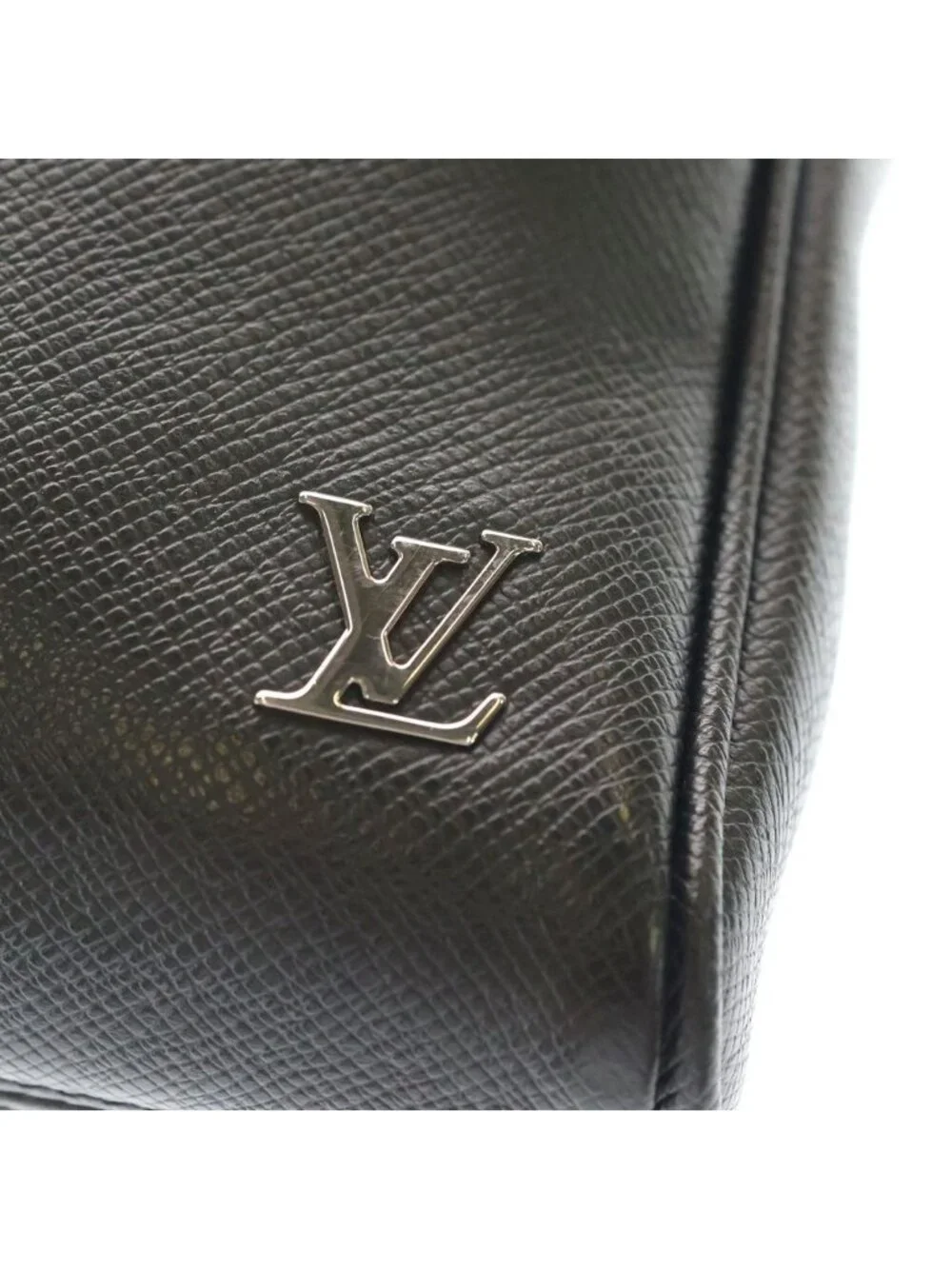 Louis Vuitton Taiga Alex Messenger Shoulder Bag Black Leather Silver